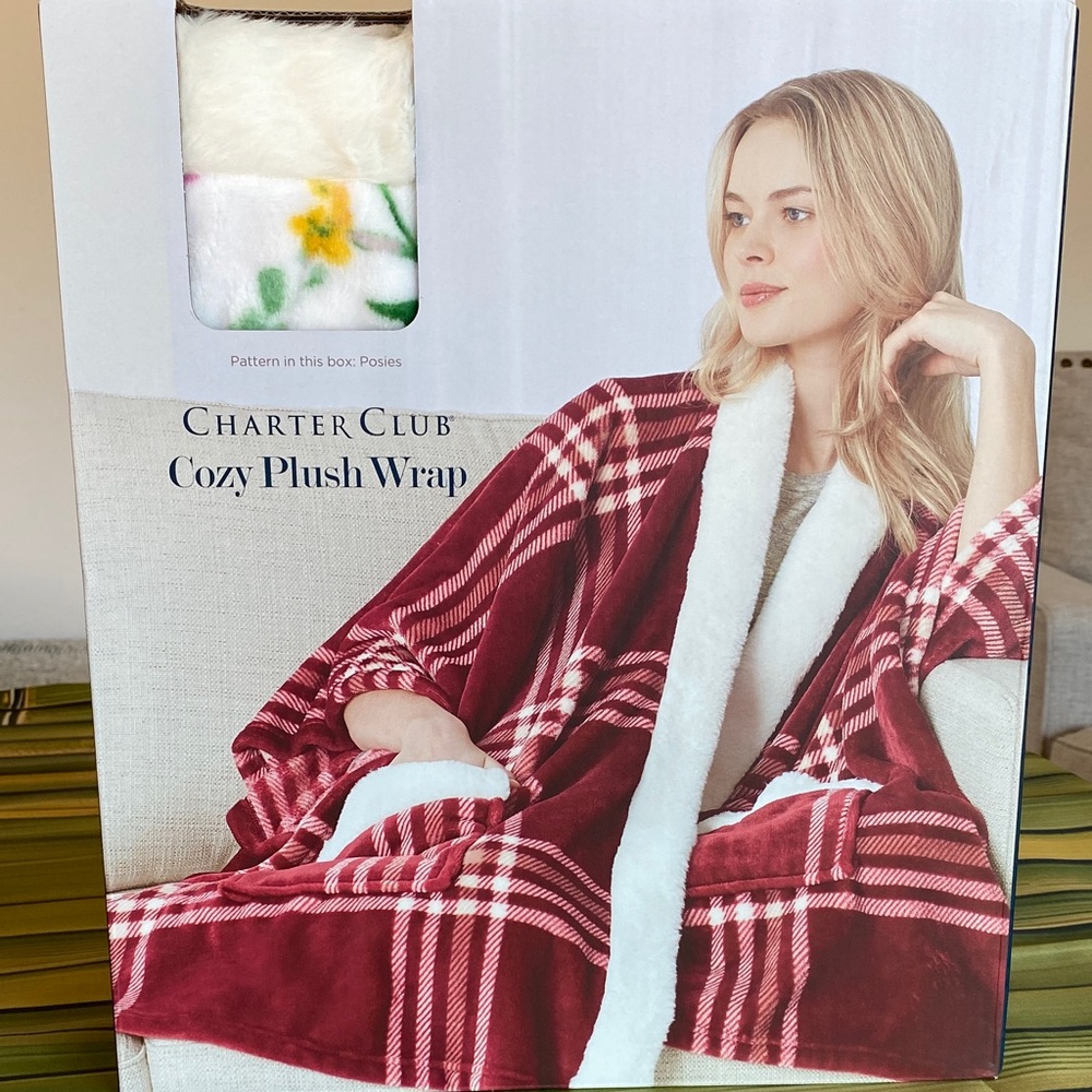 NWT Charter Club
Cozy Plush Floral Wrap Robe Throw, 50" x 70" - Picture 2 of 4